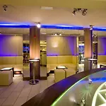 Russell Court 3*