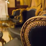 Russell Court Отель