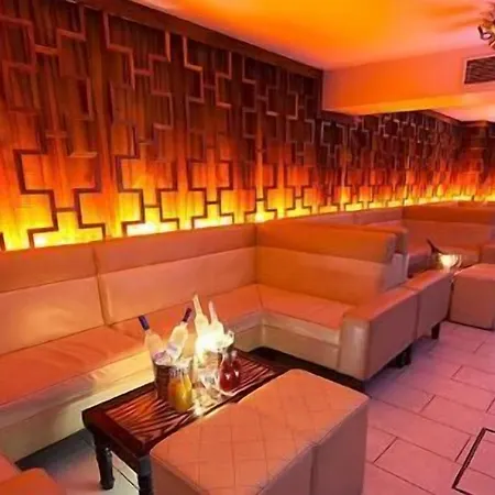 Hotell Russell Court 3*