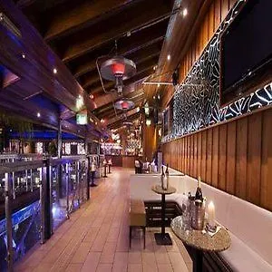 מלון Russell Court 3*