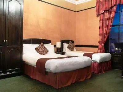 Russell Court מלון 3*