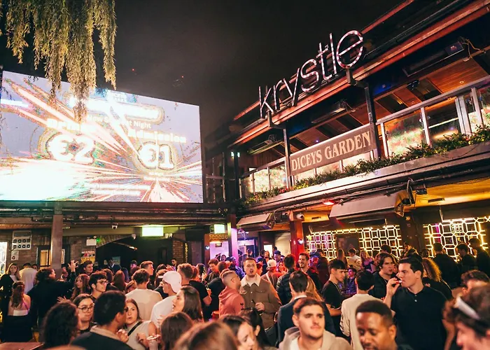 Отель Russell Court