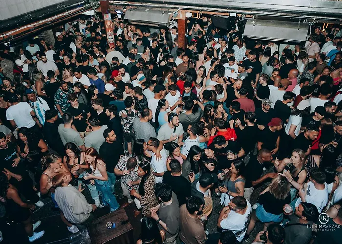 Отель Russell Court 3*