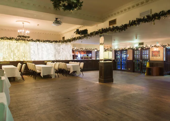 Russell Court 3* Дублин