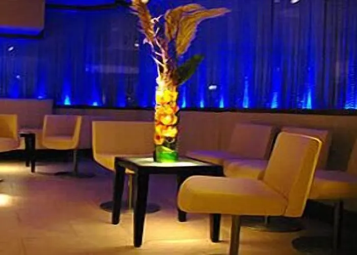 Russell Court Отель 3*