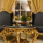 호텔 Russell Court 3*