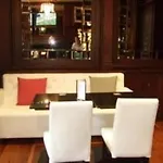 Russell Court 호텔