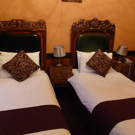 Russell Court Szálloda 3*