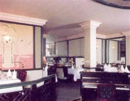 Russell Court Szálloda