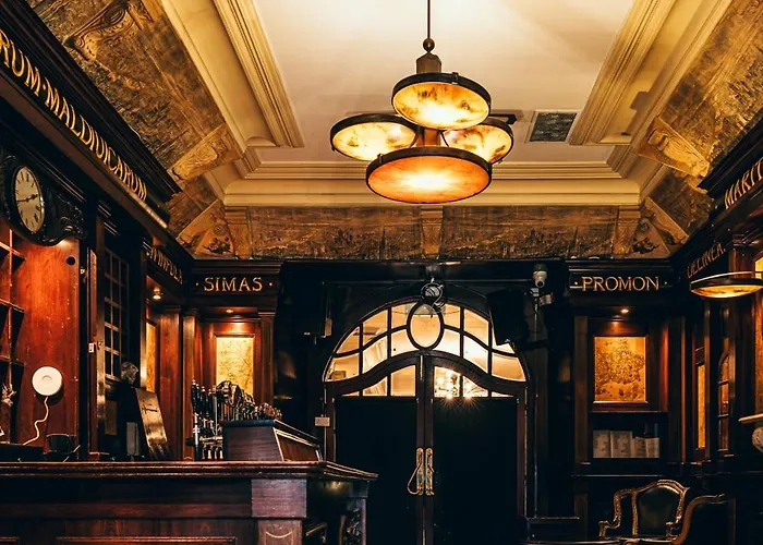 Russell Court Hotel 3*